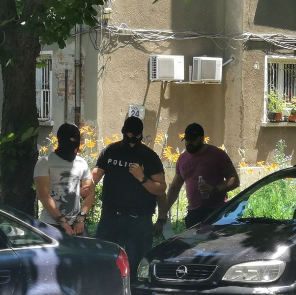 Грешка с ареста на полицай за дрога, белезниците били за друг