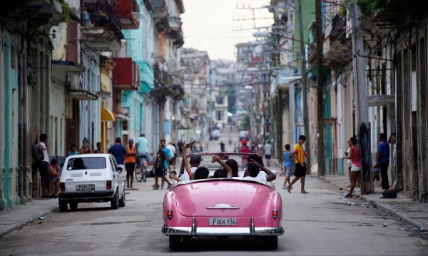 Куба: Компартията е №1, но картбланш за гей брака