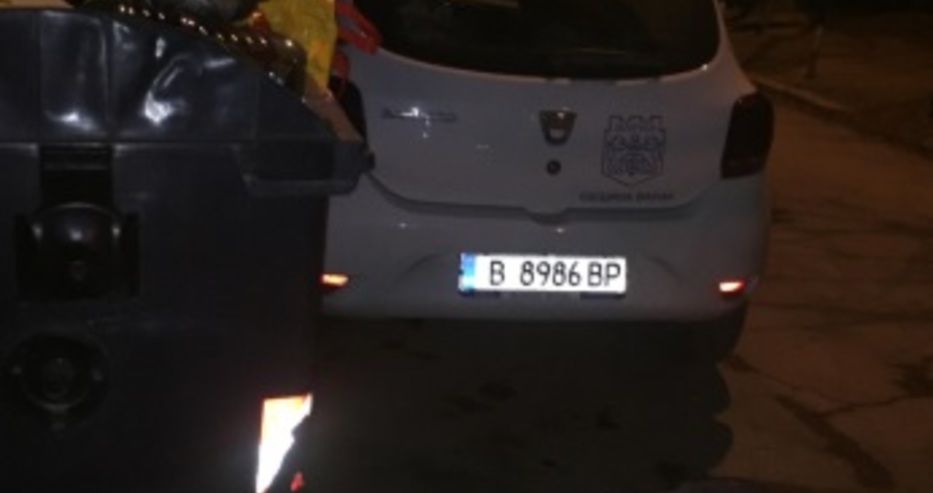 Читател на "Петел": Автомобил на община Варна е спрял неправилно. Него ще го глобят ли?