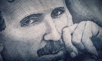 Пътувал ли е Тесла във времето? Създал ли е оръжие, сеещо смърт?
