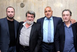 На мравката път прави ( ако се страхува от нея), но не и на щуреца. Що е то(й)?