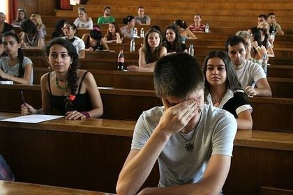 Приемат над 1100 българи-студенти от чужбина в родни университети