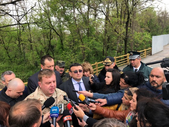 Министър Красимир Каракачанов: Българското правителство не е приемало и няма да приема политика на разселване на емигранти