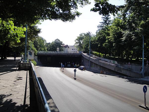 Двама пребиха 15-годишен на 