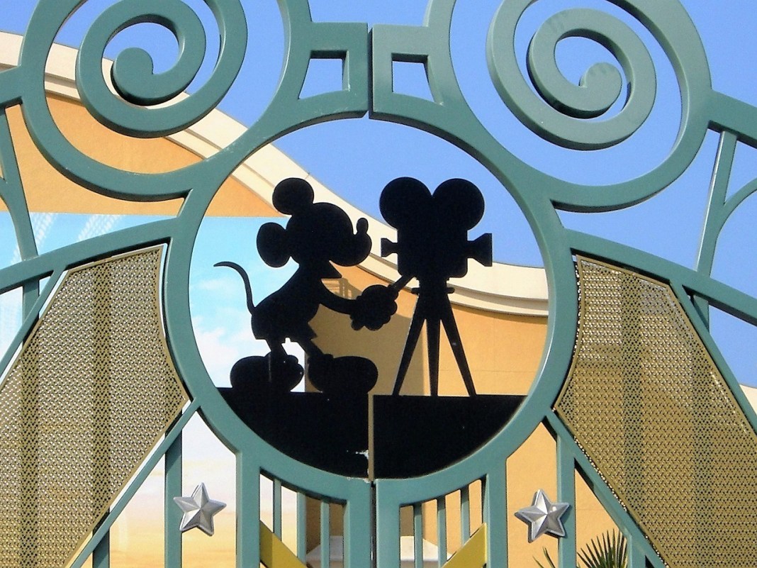 Disney и Nestle махнаха рекламите си от YouTube заради скандални детски клипове
