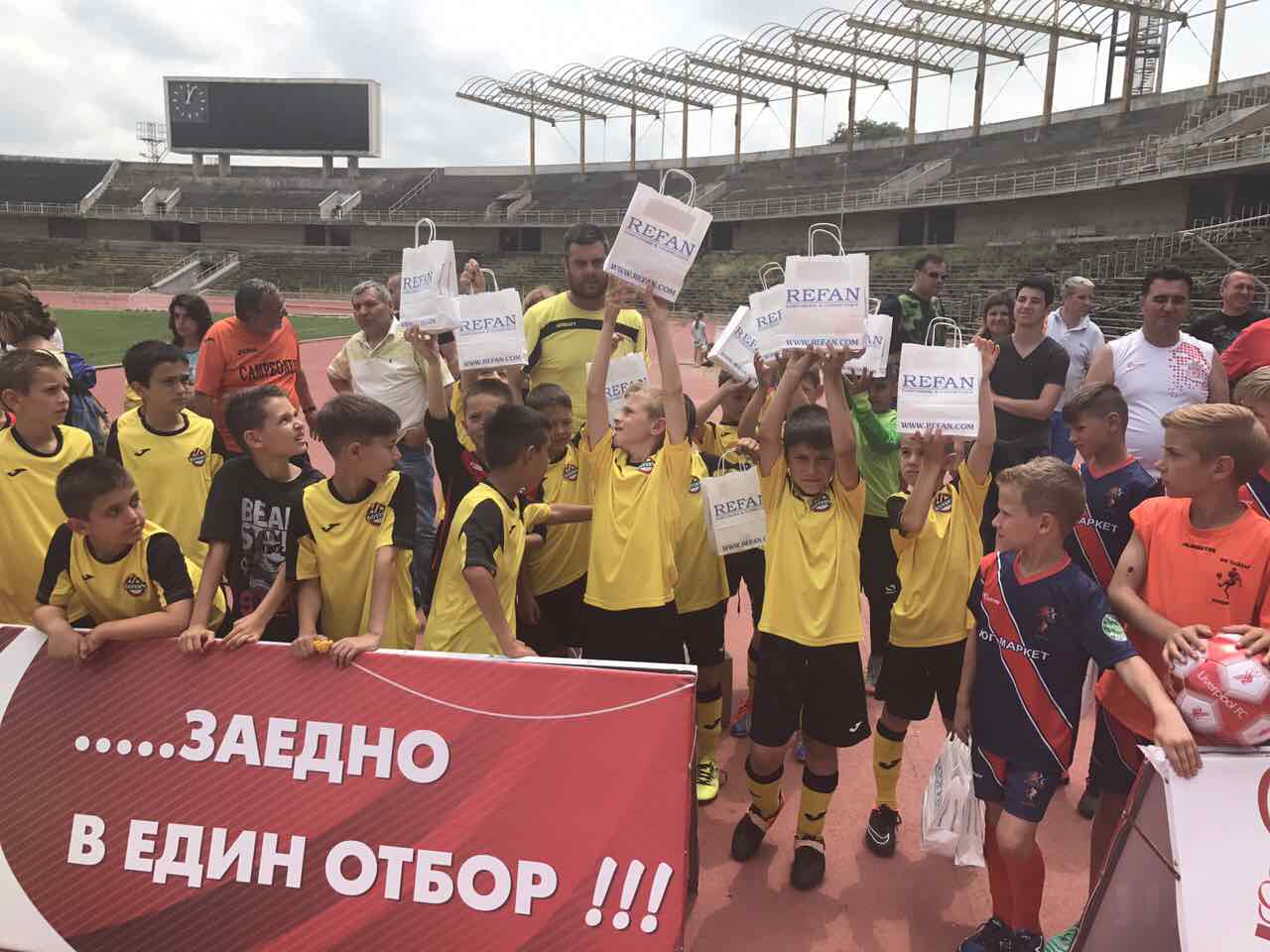 Векта и Ботев спечелиха страхотен турнир в Пловдив! Марица и Кронос станаха подгласници. Рефан с подаръци за всички СНИМКИ