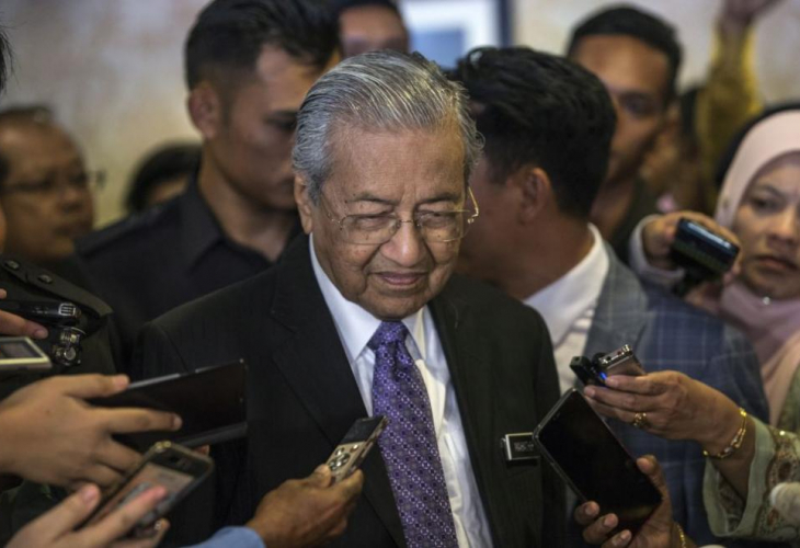 Премиерът на Малайзия оспори разследването за сваления MH17
