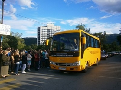 Повече пътуващи учители ще получават пари за транспорт