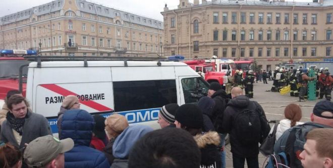 Затвориха станция на метрото в Санкт Петербург! Сапьори пристигат към мястото