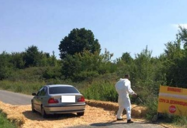 Страшни мерки срещу чумата в Бургаско, проверяват и дезинфекцират всяка кола и шофьор (СНИМКИ)
