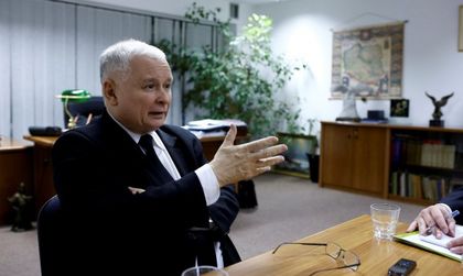 Шоу в Полша показва как Качински държи реалната власт