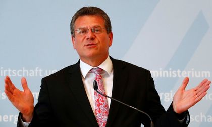 Шефчович иска да е кандидат на ПЕС за шеф на ЕК