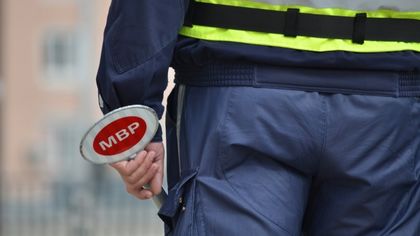 Пиян шофьор, подхвърлил 2 х10 лв. на полицаи, отива на съд