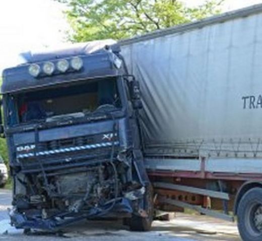 Зверска катастрофа с ТИР в Бургаско, кабината на камиона е смляна