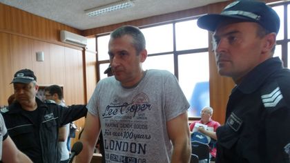 Пак разпитват жената на полицая Венцислав Караджов, обвинен в убийството на родителите си