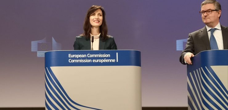 Мария Габриел: Ролята на европейските регулатори е ключова в борбата с дезинформацията
