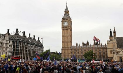 Британците срещу Brexit, искат нов референдум