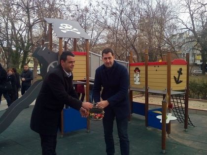 Детска площадка за 30 000 лева откриха в „Централен“