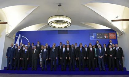 НАТО поиска конструктивни отношения с Русия
