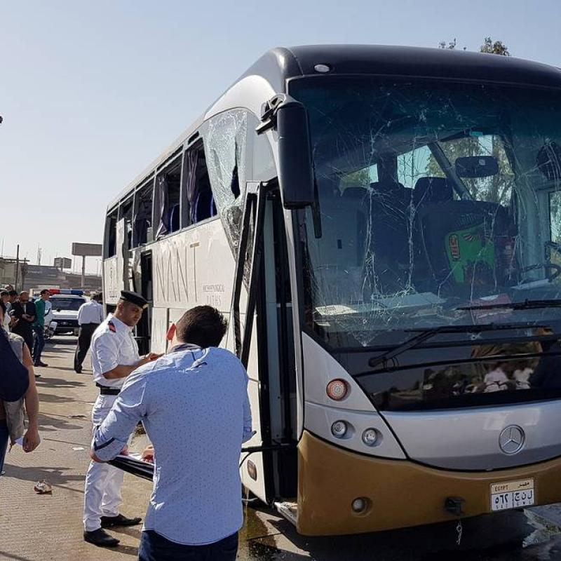 ТАСС: След взрив до туристически автобус в Египет са пострадали 17 души