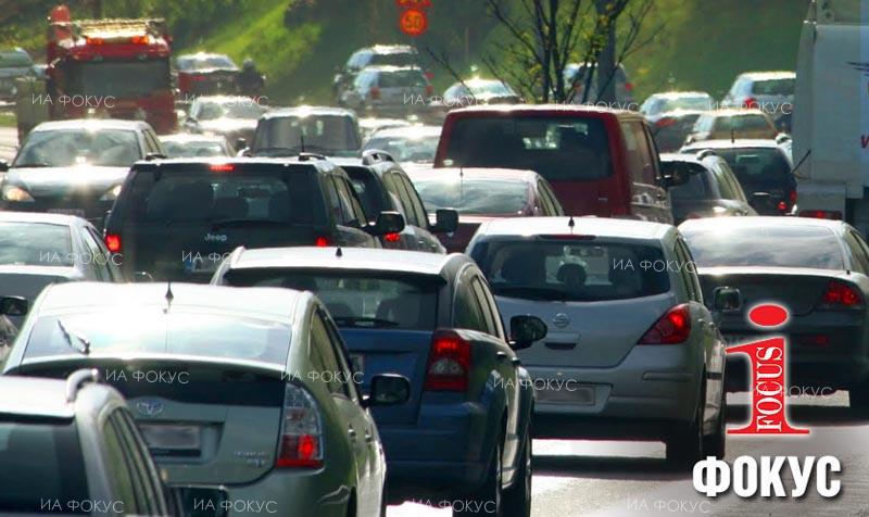 София: Колона от автомобили с дължина от 1.5 км се е образувала на автомагистрала „Хемус“ преди тунела „Витиня“ в посока София