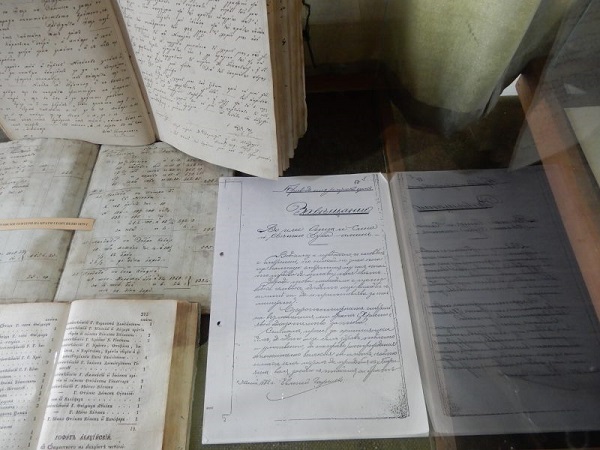 Пловдив: В Карлово бе открита фотодокументална изложба, посветена на дарителите в града