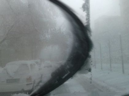 Леден ураган връхлита нощес от североизток, сковава минус 20