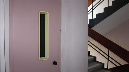 ТРЕВОЖНО! Асансьорите у нас опасни, половината се поддържат на черно