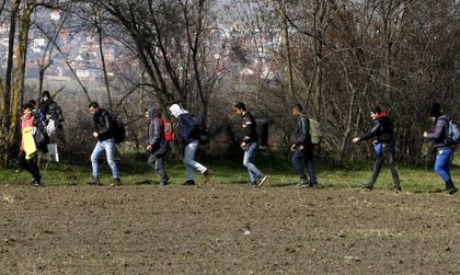 Словения праща армията на границата да помага за мигрантите