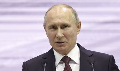 Путин пристигна в Сирия и заповяда: Изтегляме се!