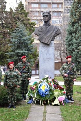 Благоевград: С ритуал по полагане на цветя и венци пред бюст-паметника на Васил Левски в града ще бъде отбелязана 146-ата годишнина от неговата гибел