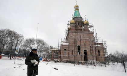 В Сърбия Путин си има: Село, кафенета, ракия, сега и... църква