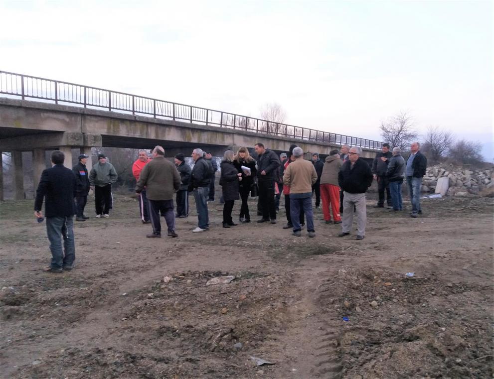 Жители на Розово протестират