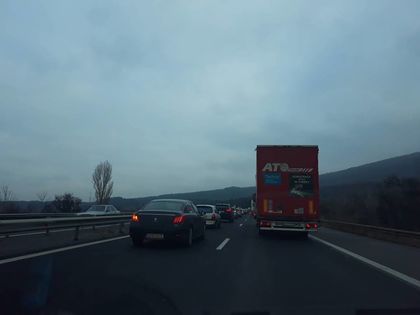 СНИМКА: Километрично задръстване на АМ