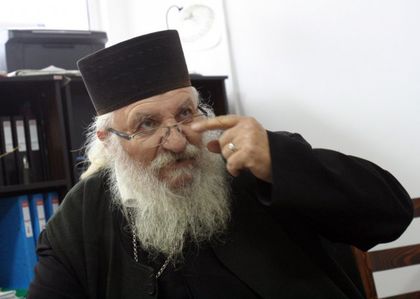 Набиха натрапник в комуната на отец Иван