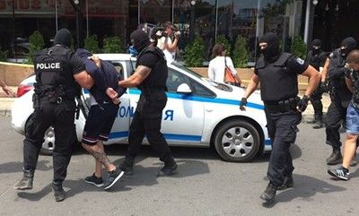 10 с обвинения за организирана престъпна група, Божидар Кузманов - лидер, издирват го