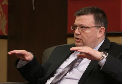Обвинения за КТБ и за четирима политици обеща Цацаров
