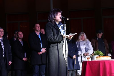 Караянчева в Белово: Нека днешният ден бъде тържество на силния дух