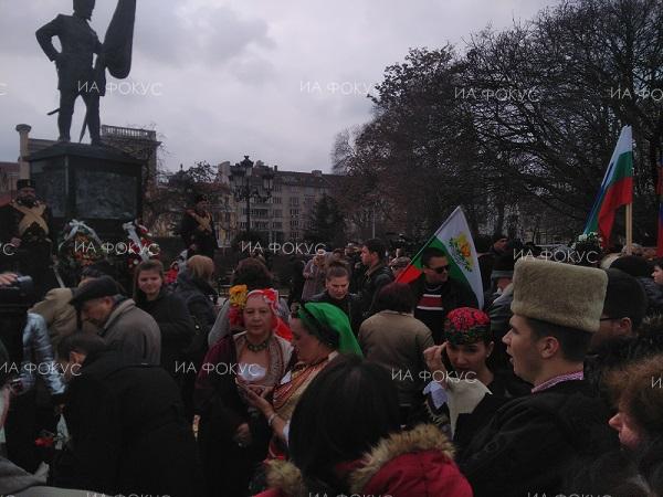 София: Венци и цветя бяха положени пред Паметника на Опълченеца за 3 март