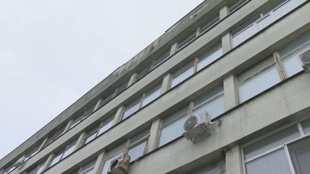 Семейството на мъжа, върху когото падна мазилка в Казанлък, ще търсят отговорни