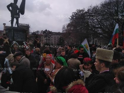 София: Венци и цветя бяха положени пред Паметника на Опълченеца за 3 март