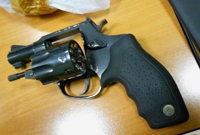 Дядо на 81 години с патлак в джоба си