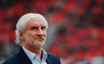 Руди Фьолер подписа нов договор с Байер
