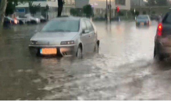 Пороен дъжд доведе до хаос в трафика в Белград