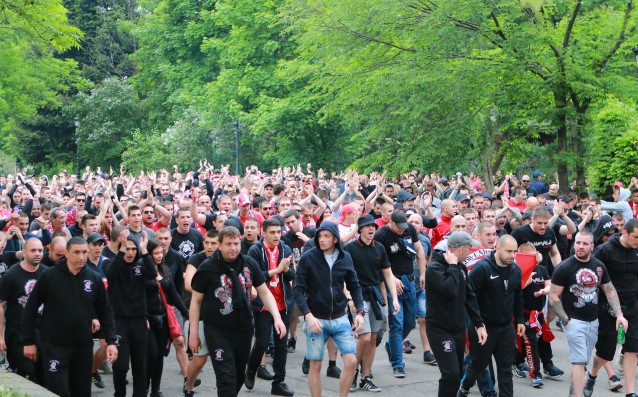 Фенове на ЦСКА протестираха мирно пред
БФС