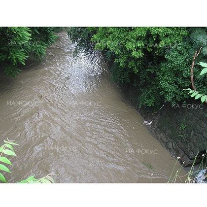 Кърджали: Река Арда е заляла бетонен мост в района на село Китница