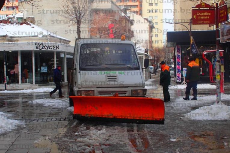 Слънцето спаси шефа на „Биострой” В. Бачев, размекна снега преди машините да нагазят в малките улички