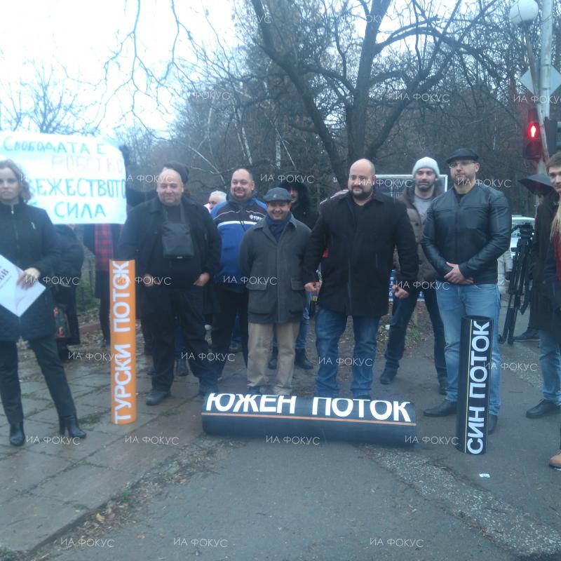 АБВ-Младежи предадоха в Американското посолство писмото си в защита на енергийната ни сигурност, адресирано до президента на САЩ