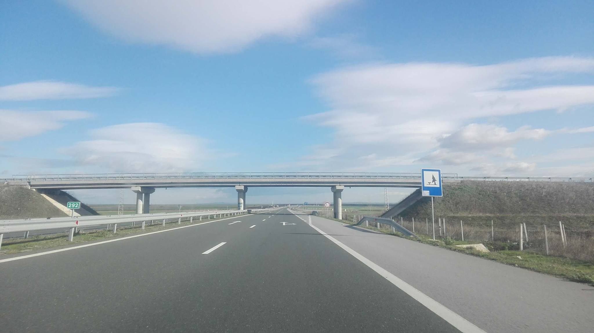 Шофьор си потроши Мерцедеса на магистралата край Пловдив, осъди АПИ за 10 бона