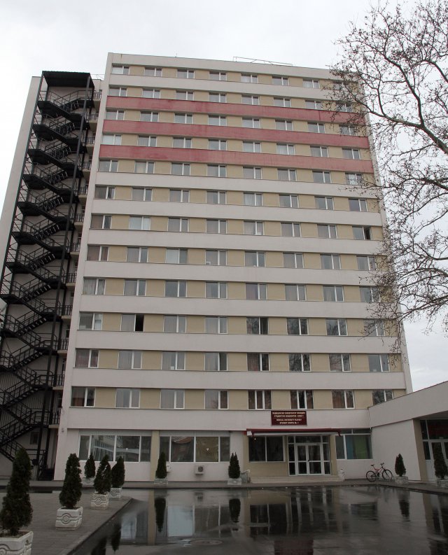 Ремонтират медицинските общежития с половин милион